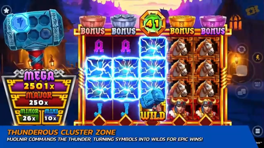 Treasures of Mjolnir Thunderous Cluster Zone con rayos azules convirtiendo símbolos en wilds para ganancias épicas
